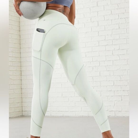 Fabletics ThermaFlex HW Reflective Pocket Legging Warm Wht Reflective Silver XXL - Picture 1 of 9